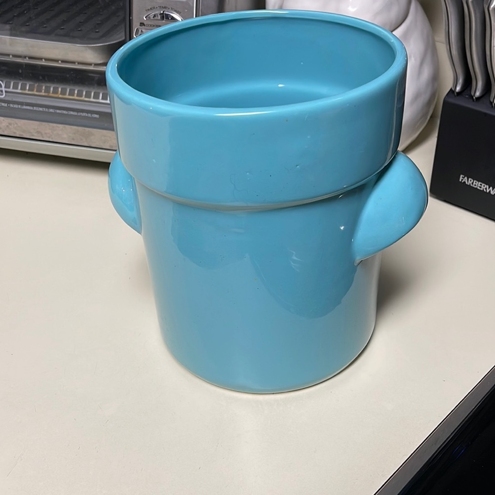 Utensils holder